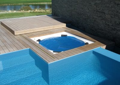 we install wooden decks and jacuzzis